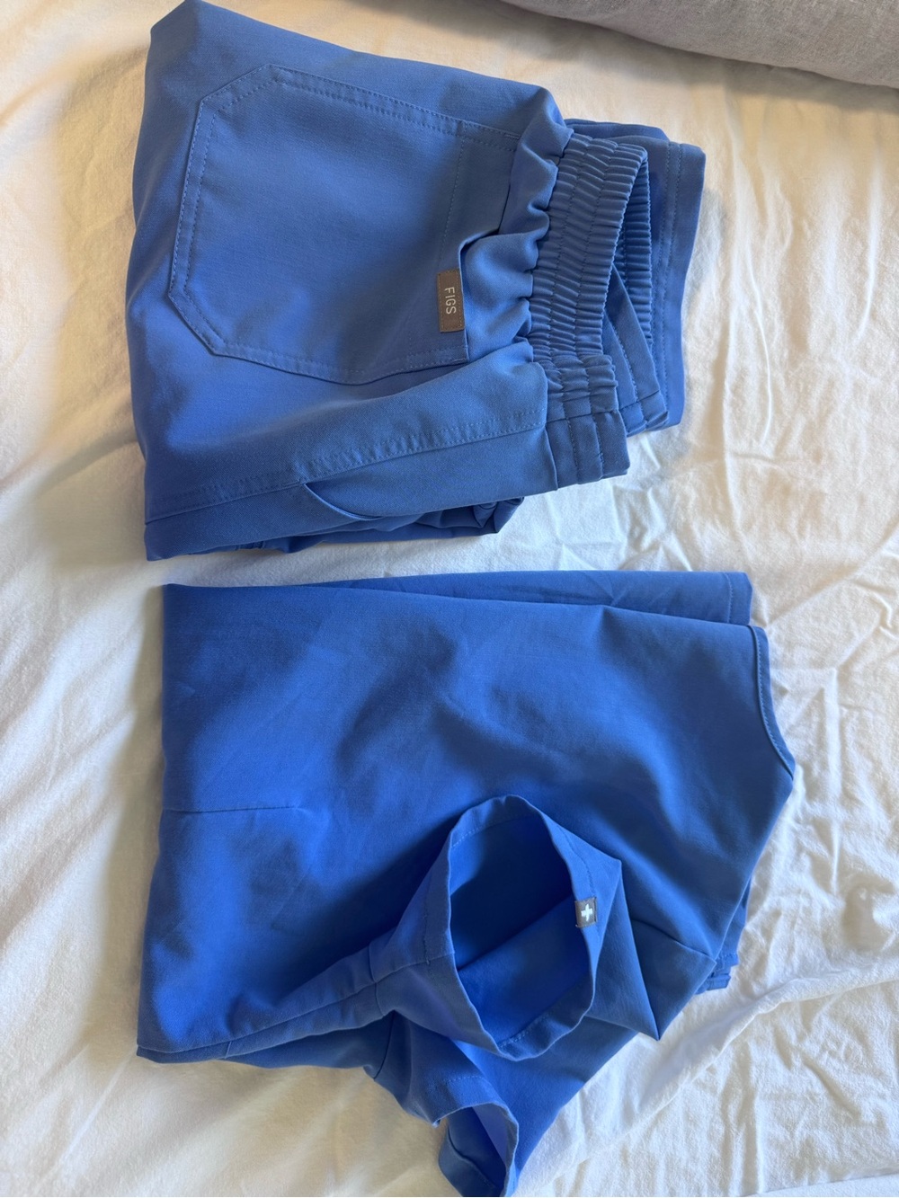 FIGS Ceil blue XS straight leg scrub set